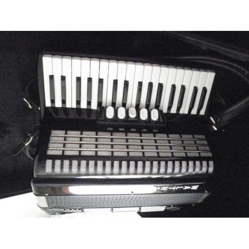 Gevraagd: gabbanelli ruilen voor piermaria-sanne   ik zou deze accordeon willen ruilen voor een piermaria-sanne 96 bas 3 korige musette-accordeon(gee