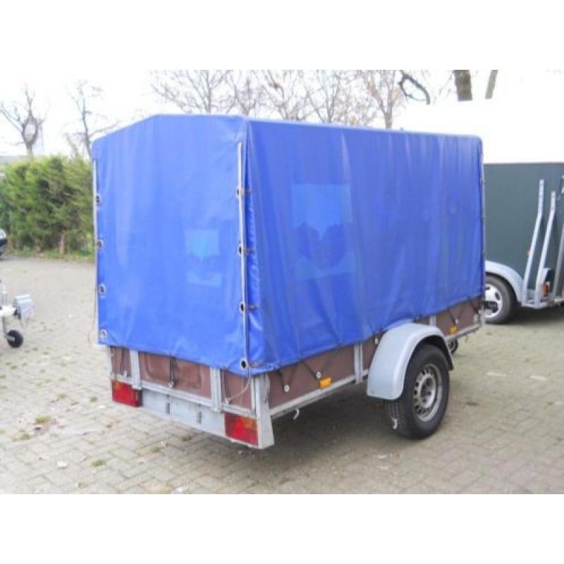 aanhanger met oplooprem   bakmaat;200x90 cm steunwiel,gegalvaniseerd onderstel en spatborden. werkende verlichting houtwer