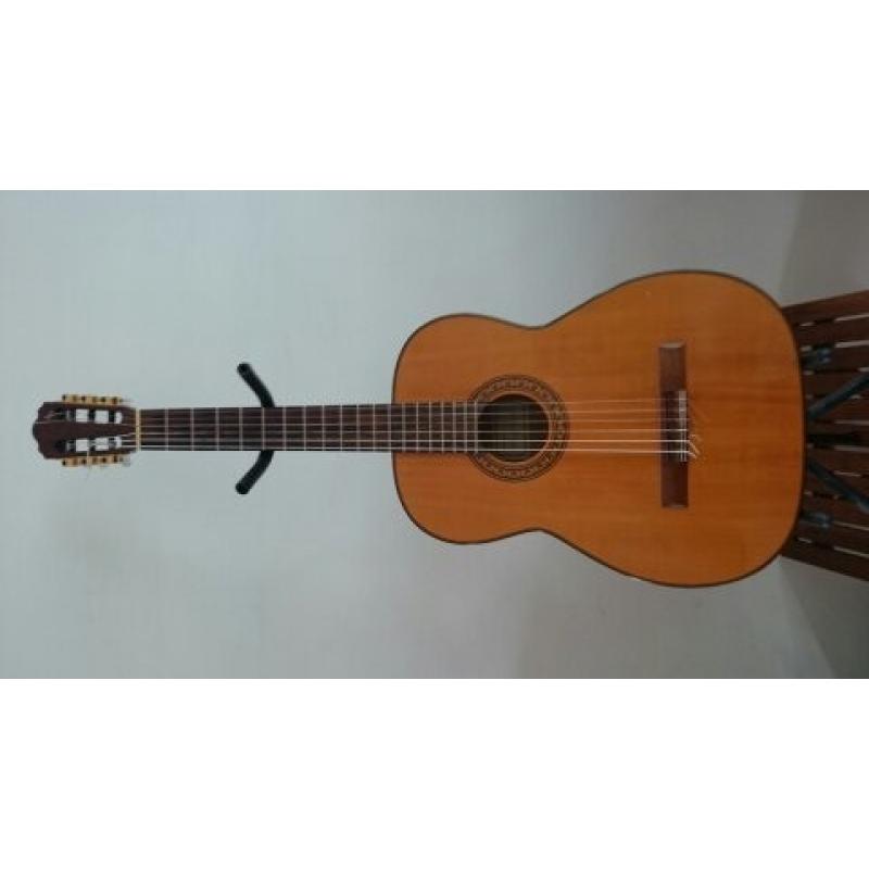 Contreras requinto klassieke gitaar   Van Manuel Gonzales Contreras een Requinto klassieke gitaar gebouwd in 1983. Requinto gitaren hebbe