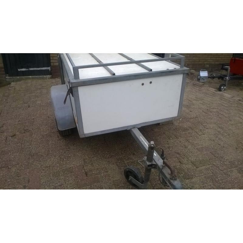 Bagagewagen   goed onderhouden bagagewagen. Heeft altijd binnen gestaan. Gaat weg omdat wij een caravan hebben ge