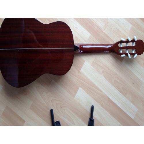 Mooie semi-acoustische Eros Western gitaar   Mooie semi-acoustische Western gitaar van het merk Eros. De gitaar speelt prima, en ook versterkt w