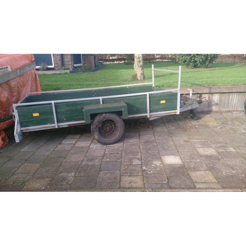 paardetrailer te koop/of te ruil   wegens niet ophalen nog steeds te koop,wesco paardetrailer bwj1979 met kenteken loopt goed achter 