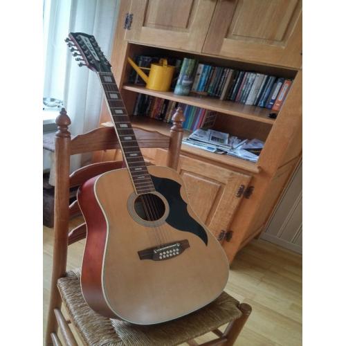 Harmony gitaar te koop   Doe een bod en deze gitaar is voor u. 