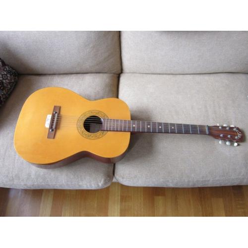 Collings /Adamas/Guild/Taylor/Takamine/inruil bespreekbaar   Op zoek naar een gebruikte akoestische of elektrische gitaar. Voor meer product informatie,foto's,