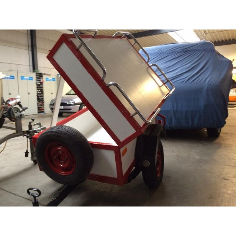 Aanhanger voor motor, quad of ander vervoer.   leuke cross of quad aanhanger plaats voor 3 x motor met grote opberg kist voorop deze kan er gem