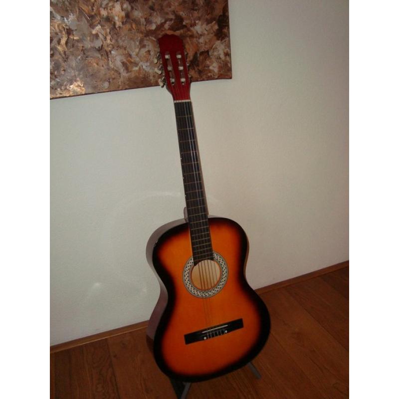 (GERESERVEERD) Gretsch Americana G4500 (3/4 gitaar) Sundown   Te koop: Gretsch Sundown Serenade 3/4 gitaar inclusief tas met handvatten en rugstraps. Nieuwe Mar