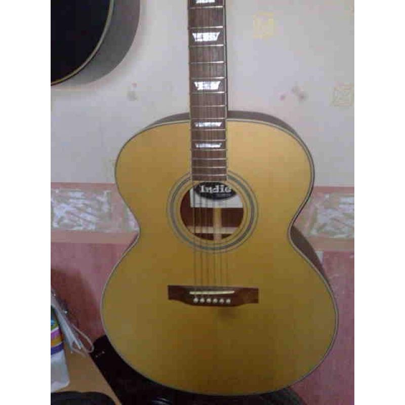 Taylor W65-CE bouwjaar 2005 12 snarig-inruil bespreekbaar   Een schitterende Taylor W65-CE met expression system . Deze 12 snarige gitaar made in USA is