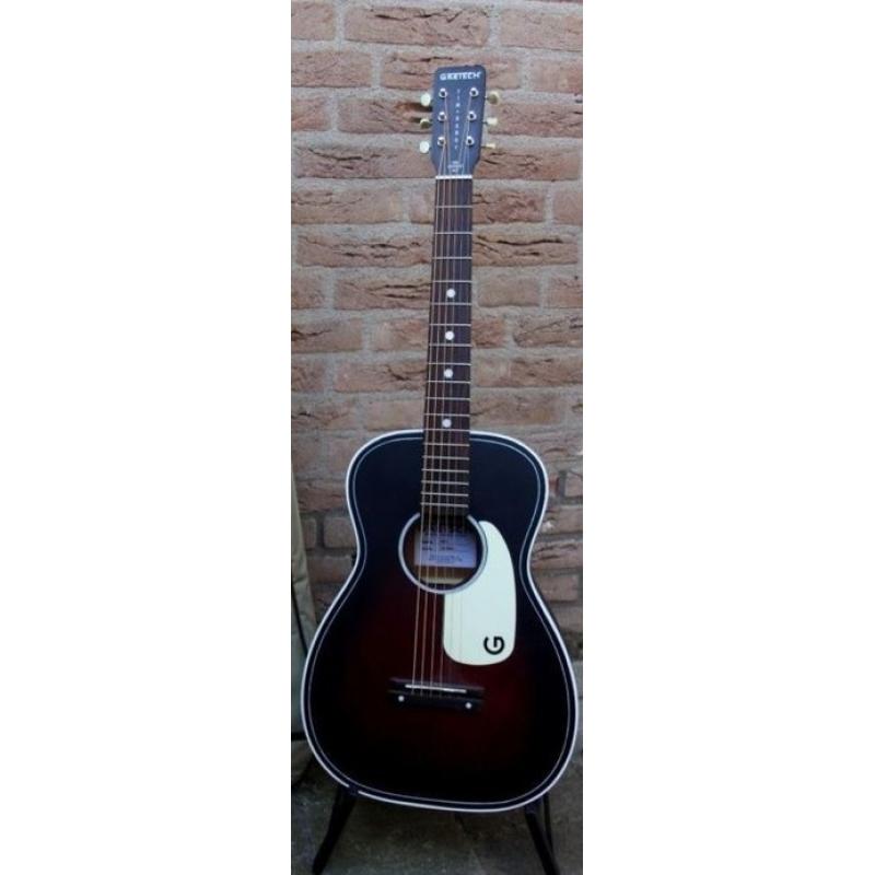 Antieke JazzCombo Archtop Gitaar   Antieke doorleefde gitaar uit de 50er jaren van het merk Combo helemaal orgineel en speelklaar met 