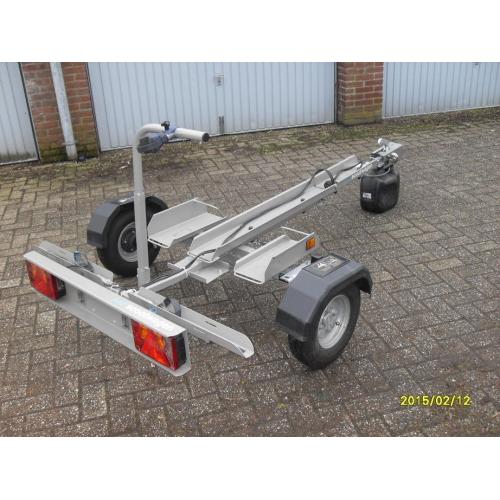 Te koop kleine auto ambulance.   te koop kleine 1 assige ambulance geschikt voor een kleine auto,hij mag niet zwaarder wegen dan 680