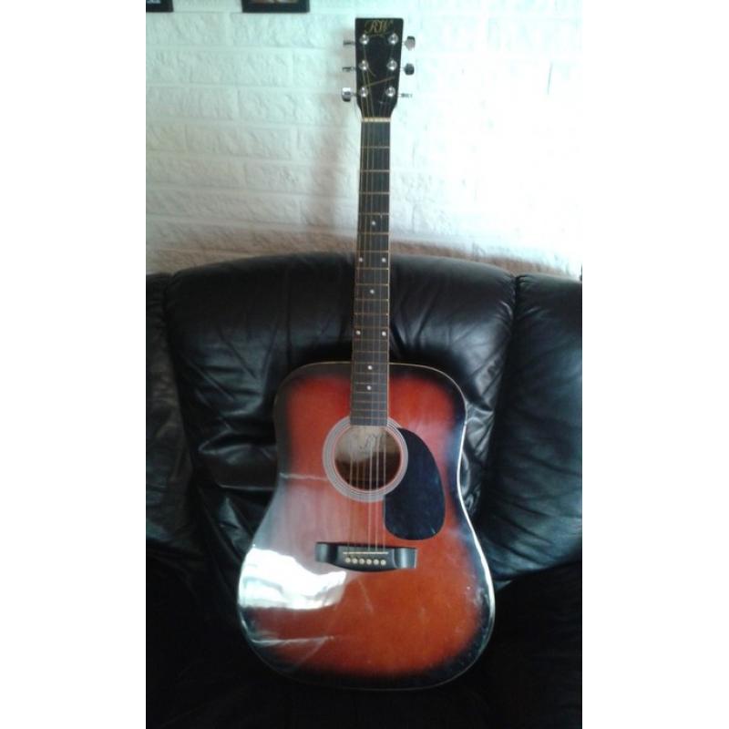 Richwood RD-12 artist serie akoestische gitaar   Een Richwood RD-12 artisy serie akoestische gitaar. Idiaal voor de beginnende muzikant. Speelt en k