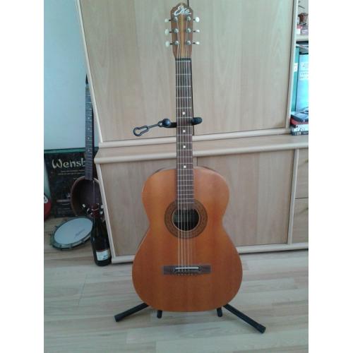 guild   te koop mooie en goede,uit de fender tijd! jaren 80/90 type F4ce-nt-hr usa AF042904.  