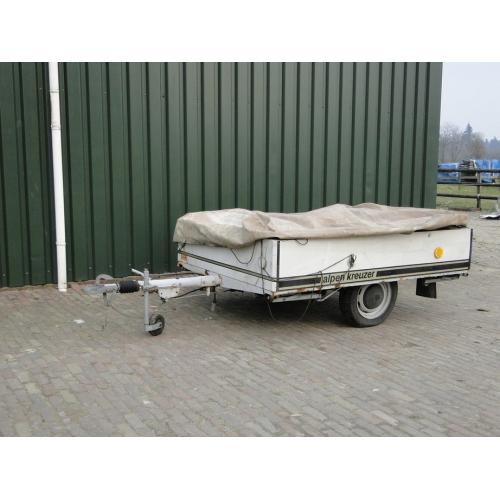 Geheel gegalvaniseerder aanhanger bj 2012   Zeer nette uitziende aanhangwagen. Merk Konag Laadvermogen 750 kg. Lengte bak 1.07 breedte ba