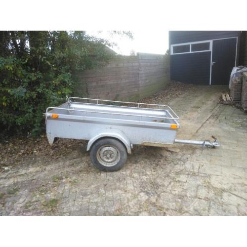 oplooprem met ronde ( 70 mm) dissel en neuswiel   Komplete dissel van weinig gebruikte vouwwagen. Kapaciteit 800 kg. Prima in de lak en gegalvanisee