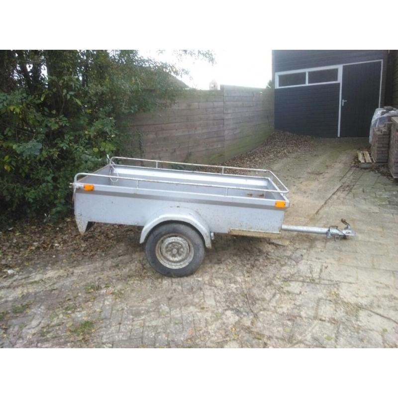 oplooprem met ronde ( 70 mm) dissel en neuswiel   Komplete dissel van weinig gebruikte vouwwagen. Kapaciteit 800 kg. Prima in de lak en gegalvanisee