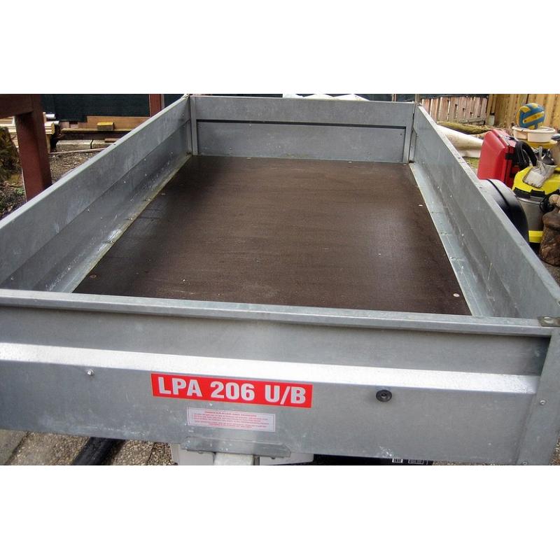 Bagagewagen   leuke kleine en lichte bagagewagen. Alles werkt binnen afmetingen : L: 115 cm D: 44 cm B: