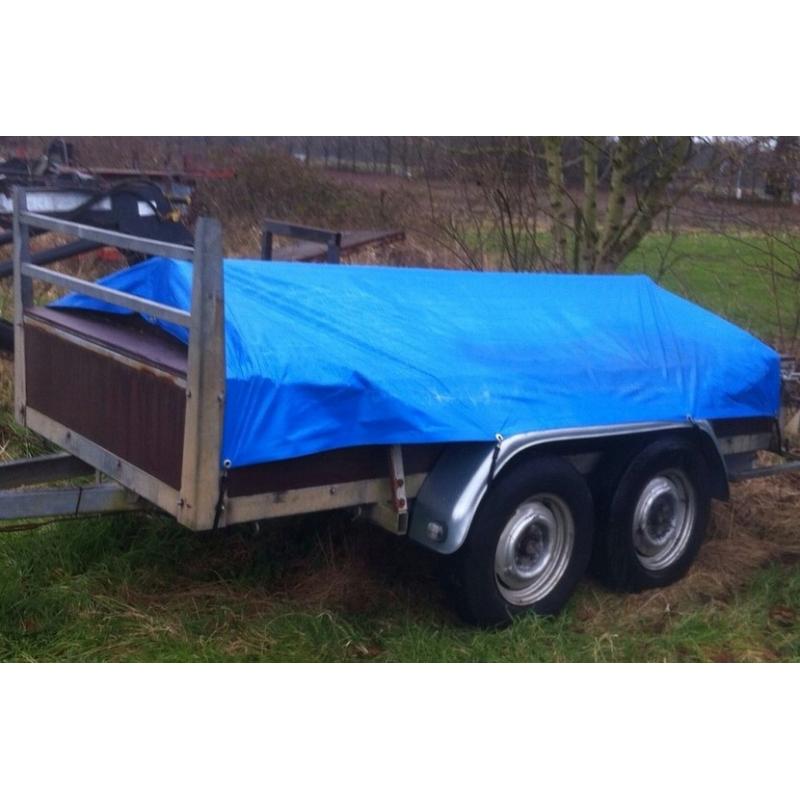 bagagewagen   Mooie ijzeren bagagewagen met fietsendragers en reserve wiel 122 cm lang ,92 cm breed met klep ,90