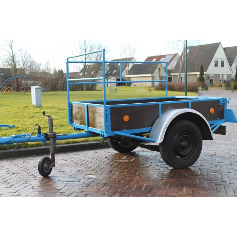 motortrailer / motor aanhanger   leuke motor aanhanger voorzien van inrijklem en genoeg ogen voor sjorbanden geen nieuwe maar daar
