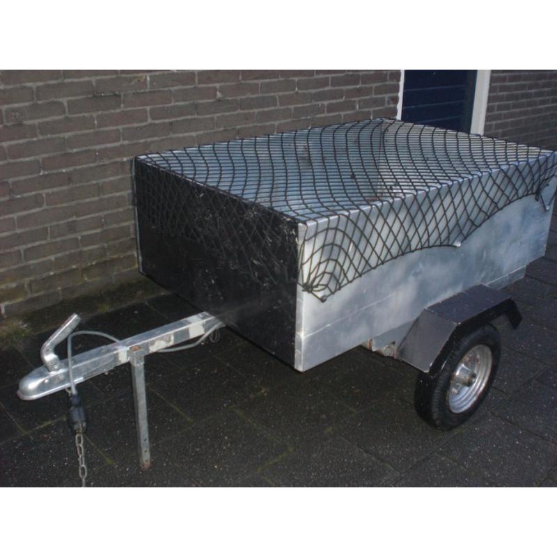 te koop bagagewagen   Te koop bagagewagen moet wel opgeknapt worden. Is helemaal van metaal, goede banden plus een reserv