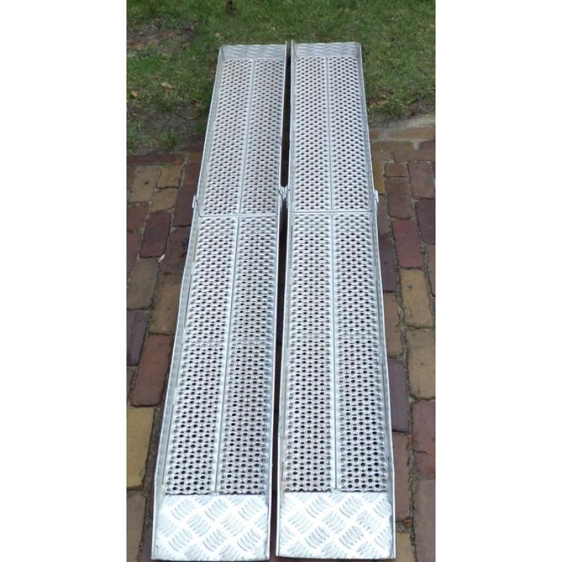 Aanhanger ongeremd tandemaster  Mooie goede aanhanger tandemaster Ongeremd geen kenteken nodig bakmaat ongeveer 260x130 met net nie