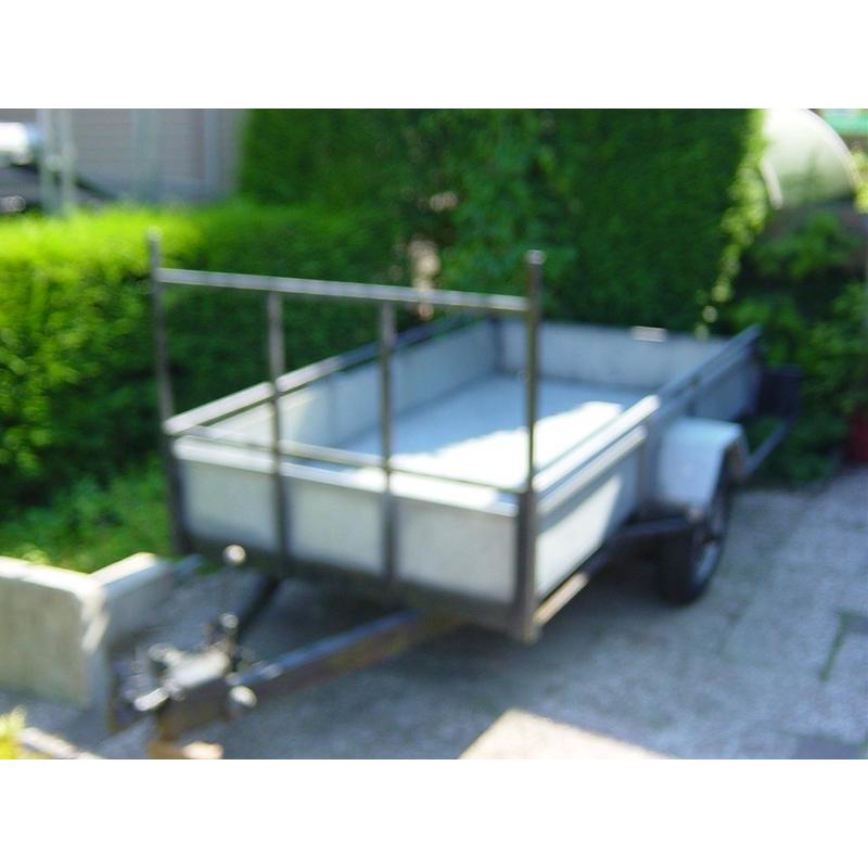 1,5paarden/veetrailer   1,5 paarden veetrailer deze is helemaal na gekeken zit allemaal nieuw hout in en een nieuwe vloer 3