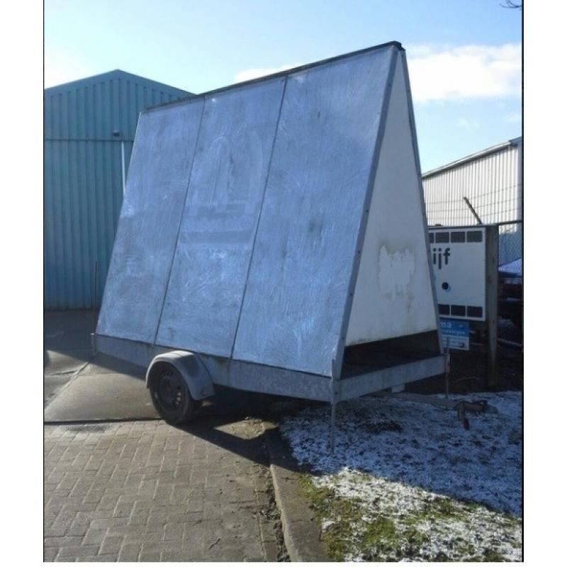 schamelaanhangwagen/schamelwagen/aanhanger/aanhangwagen   te huur, schamelwagen bodemlengte 9.60m breedte 2.44m max 3500kg eigen gewicht ong 1500kg laadgewic