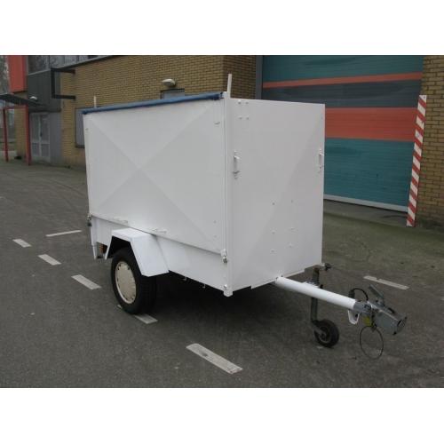grote montage-bagagewagen geremd met kenteken   afmetingen zijn van deze grote wagen= lengte= 2.50.m. breedte= 1.30.m. hoogte/diepte= 1.m. met 