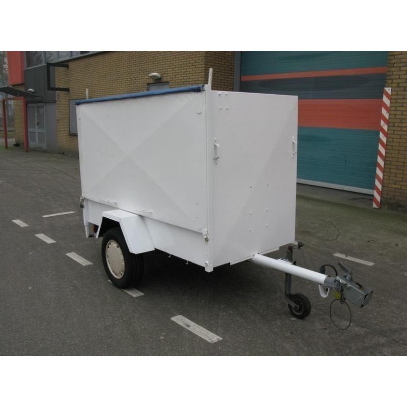 grote montage-bagagewagen geremd met kenteken   afmetingen zijn van deze grote wagen= lengte= 2.50.m. breedte= 1.30.m. hoogte/diepte= 1.m. met 