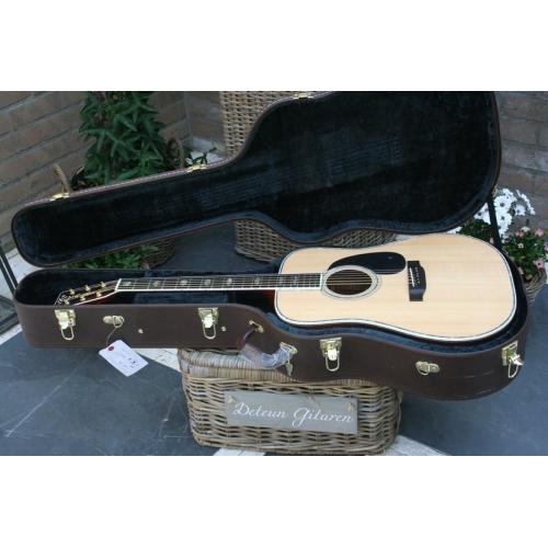 Samick Mandoline   Aangeboden; Wegens opheffing van kleine muziekschool, een nog nieuw en onbespeelde Samick Mandolin