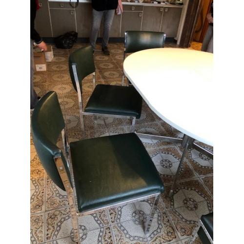 eettafel met 3 stoelen en L-bank