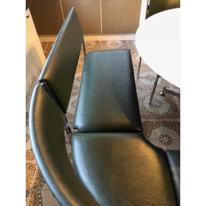 eettafel met 3 stoelen en L-bank