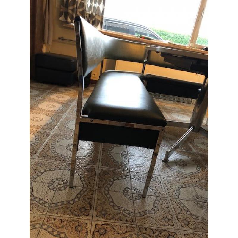 eettafel met 3 stoelen en L-bank