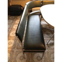 eettafel met 3 stoelen en L-bank