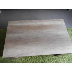 Lichtgrijs eikensalontafel met opbergruimte z.g.a.n.