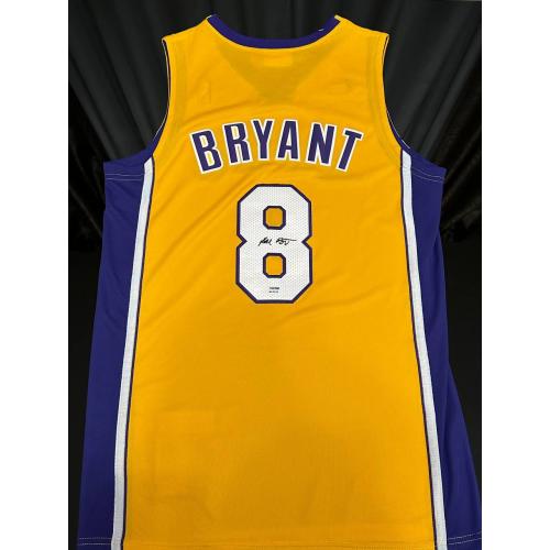 Gesigneerde gele trui Kobe Bryant Handgesigneerd PSA / DNA authenticatie