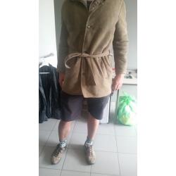 Schapenjas of mouton retourné man MOET DRINGEND WEG !