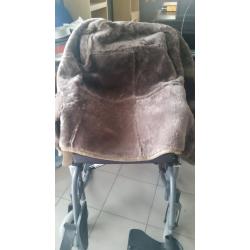 Schapenjas of mouton retourné man MOET DRINGEND WEG !