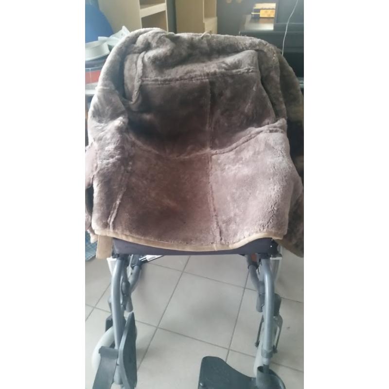 Schapenjas of mouton retourné man MOET DRINGEND WEG !