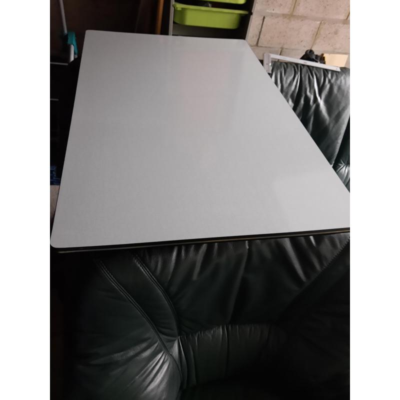 Tafel met 3 stoelen