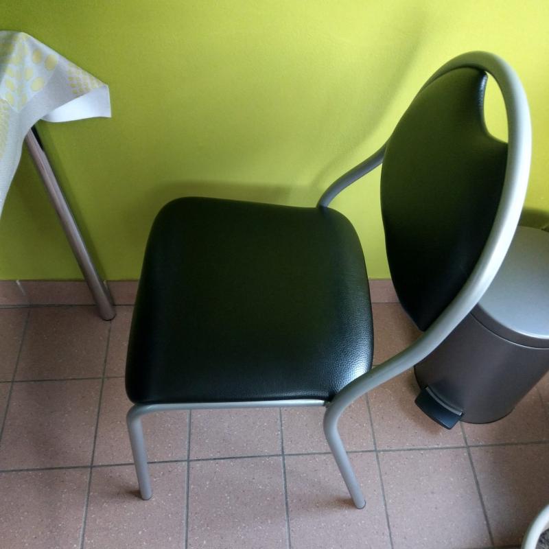 Tafel met 3 stoelen