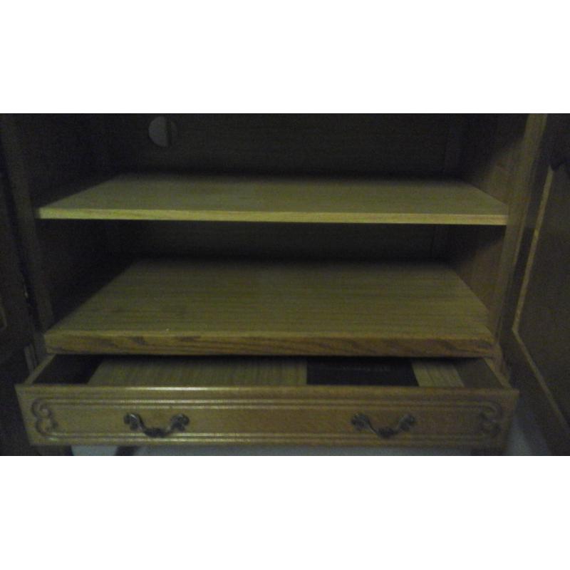 tv kast in licht eik
